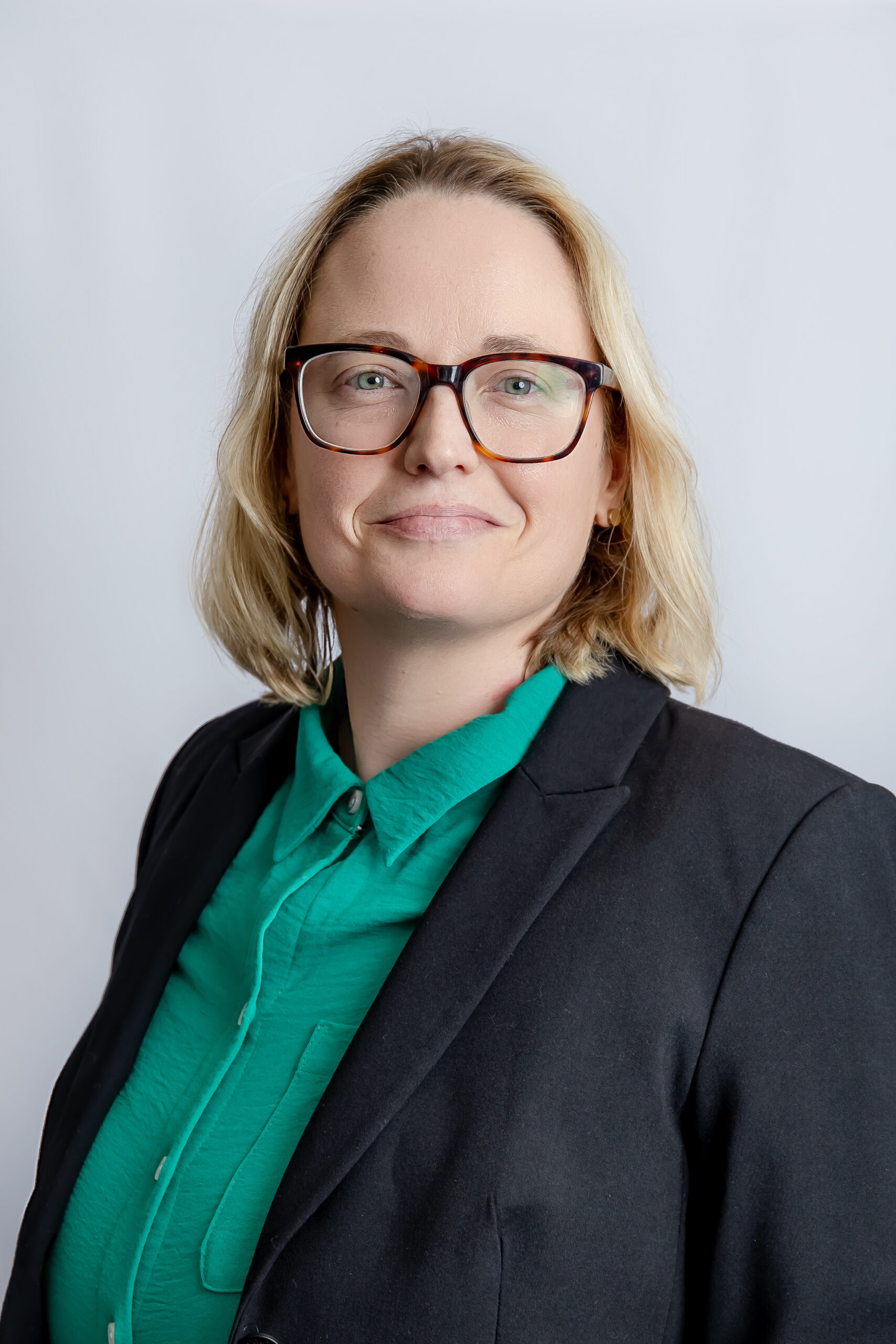Attorney Alison Earnhardt headshot